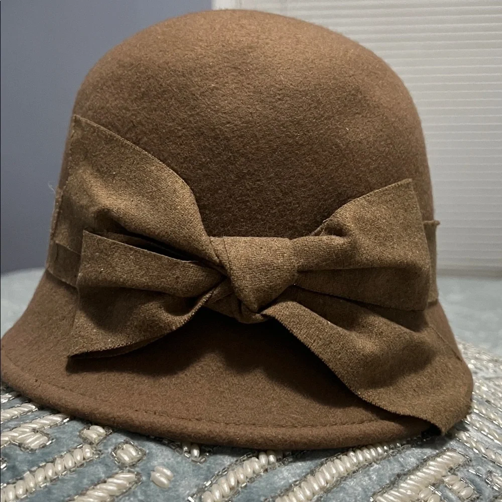 Nordstrom Classic Tan Cloche Hat with Bow - Picture 1 of 6